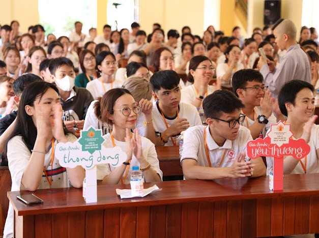 Hơn 200 bạn trẻ tham gia khóa tu