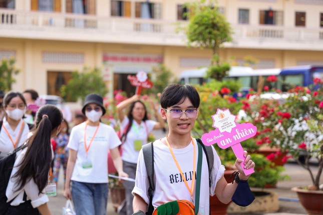 Bạn trẻ hào hứng tham gia khóa tu