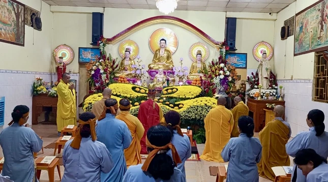 Quang cảnh buổi lễ cúng ngọ