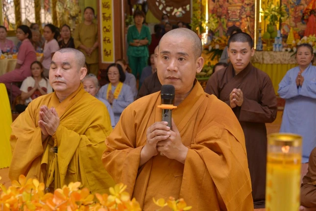 Đại diện môn đồ pháp quyến tác bạch cúng dường trai Tăng Đại diện môn đồ pháp quyến tác bạch cúng dường trai Tăng