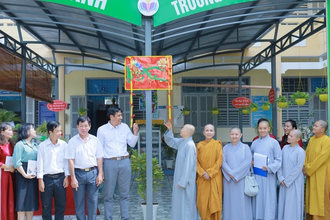 Khánh thành thư viện