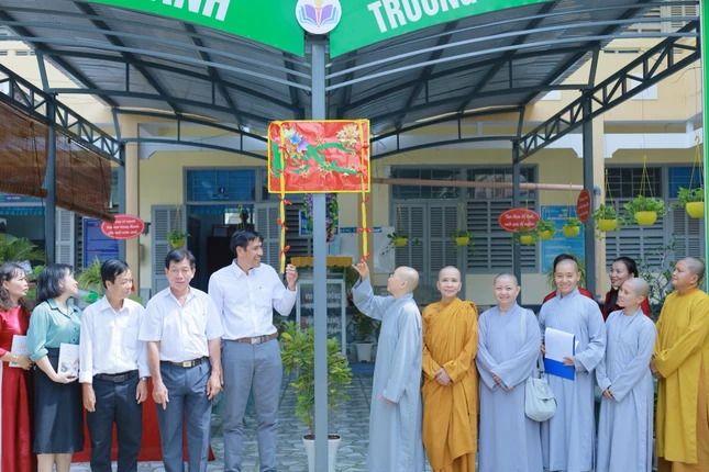 Khánh thành thư viện