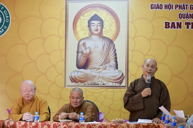 Thượng tọa Thích Nguyên Sĩ bày tỏ mong muốn chư tôn đức đóng góp ý kiến, để công tác Phật sự của quận nhà được nhiều thành tựu và đem lại nhiều lợi lạc Thượng tọa Thích Nguyên Sĩ bày tỏ mong muốn chư tôn đức đóng góp ý kiến, để công tác Phật sự của quận nhà được nhiều thành tựu và đem lại nhiều lợi lạc