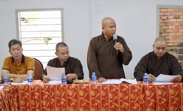 Đại đức Thích Đức Dũng, Chánh Thư ký trình bày kế hoạch triển khai tổ chức Đại lễ Phật đản, An cư kiết hạ của Phật giáo Q.11 Đại đức Thích Đức Dũng, Chánh Thư ký trình bày kế hoạch triển khai tổ chức Đại lễ Phật đản, An cư kiết hạ của Phật giáo Q.11