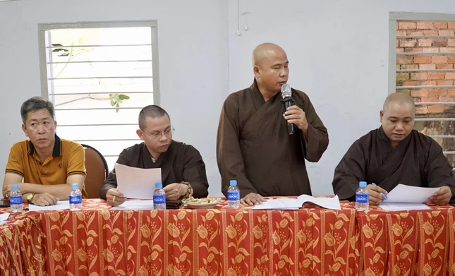 Đại đức Thích Đức Dũng, Chánh Thư ký trình bày kế hoạch triển khai tổ chức Đại lễ Phật đản, An cư kiết hạ của Phật giáo Q.11 Đại đức Thích Đức Dũng, Chánh Thư ký trình bày kế hoạch triển khai tổ chức Đại lễ Phật đản, An cư kiết hạ của Phật giáo Q.11