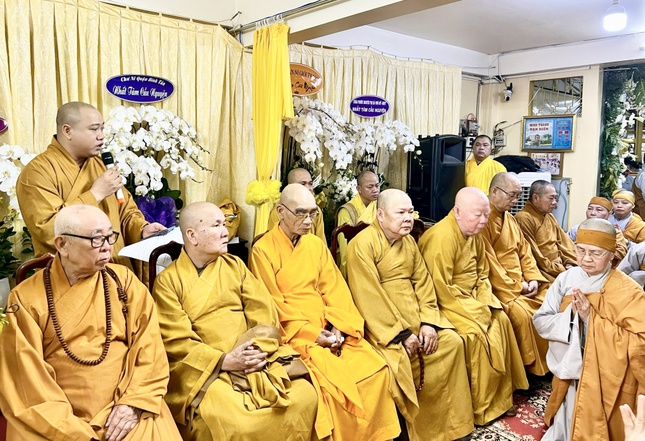 Môn đồ, pháp tử bái biệt cố Ni trưởng Môn đồ, pháp tử bái biệt cố Ni trưởng