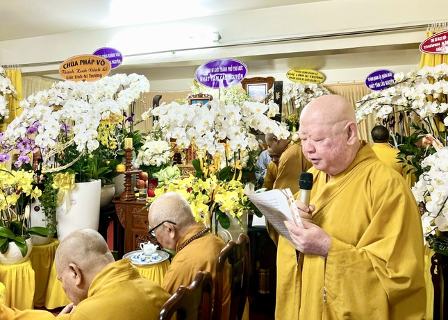 Hòa thượng Thích Duy Trấn, Phó Thường trực Ban Trị sự GHPGVN Q.11 thay mặt Ban Tổ chức cảm tạ Hòa thượng Thích Duy Trấn, Phó Thường trực Ban Trị sự GHPGVN Q.11 thay mặt Ban Tổ chức cảm tạ