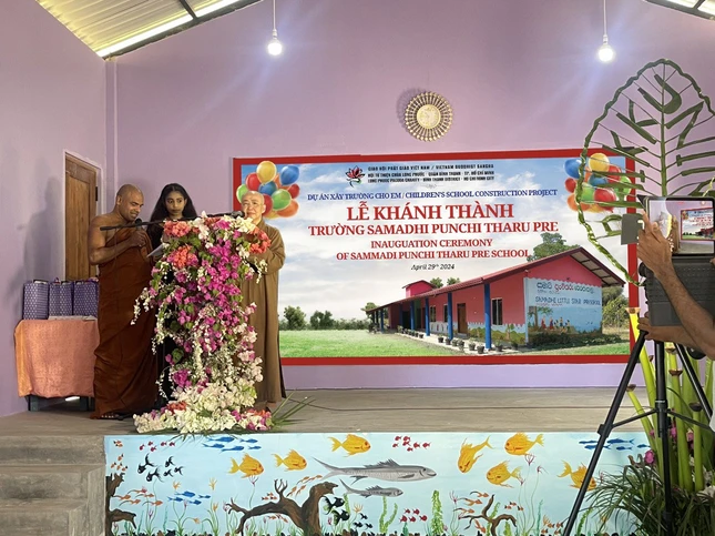 Ni sư Thích nữ Huệ Dâng phát biểu