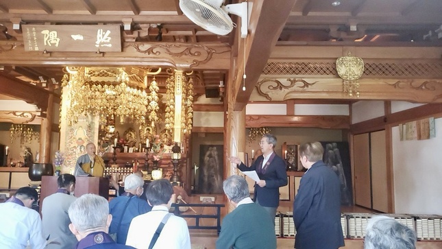 Ni sư Thích nữ Tâm Trí giảng pháp cho Phật tử Nhật Bản tại pháp hội chuyển tụng kinh Đại Bát-nhã 600 quyển Ni sư Thích nữ Tâm Trí giảng pháp cho Phật tử Nhật Bản tại pháp hội chuyển tụng kinh Đại Bát-nhã 600 quyển