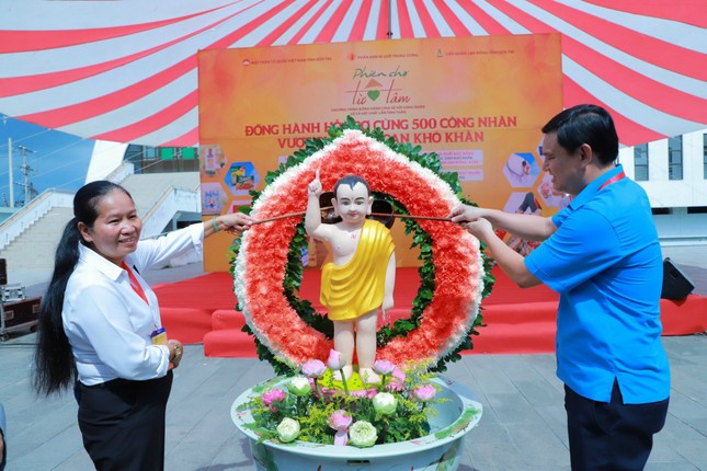 Hân hoan được tham dự nghi thức Tắm Phật