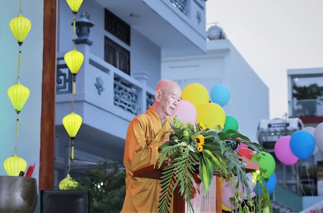 Hòa thượng Thích Thiện Xuân tuyên đọc Thông điệp Phật đản Phật lịch 2568 của Đức Pháp chủ GHPGVN