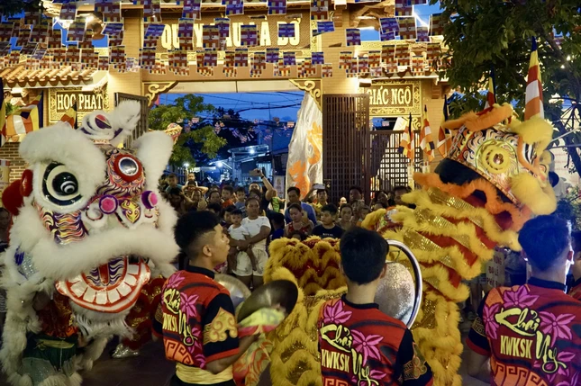 Lễ Phật đản hân hoan tại ngôi chùa nhỏ vùng ngoại ô thành phố