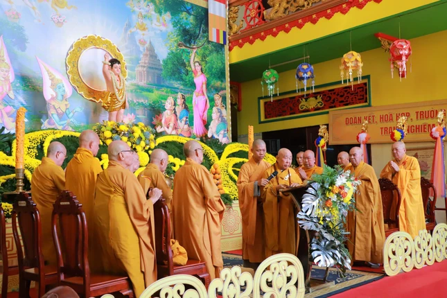 Hòa thượng Thích Như Tín tuyên đọc Thông điệp Đại lễ Phật đản Phật lịch 2568 của Đức Pháp chủ GHPGVN