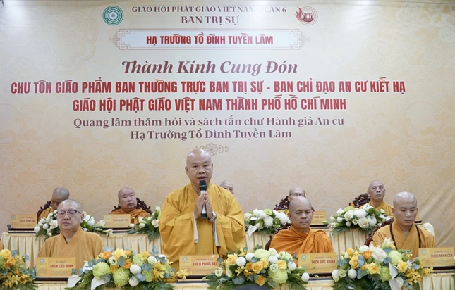Thượng tọa Thích Phước Đạt sách tấn hành giả an cư tại hạ trường chùa Tuyền Lâm (Q.6)
