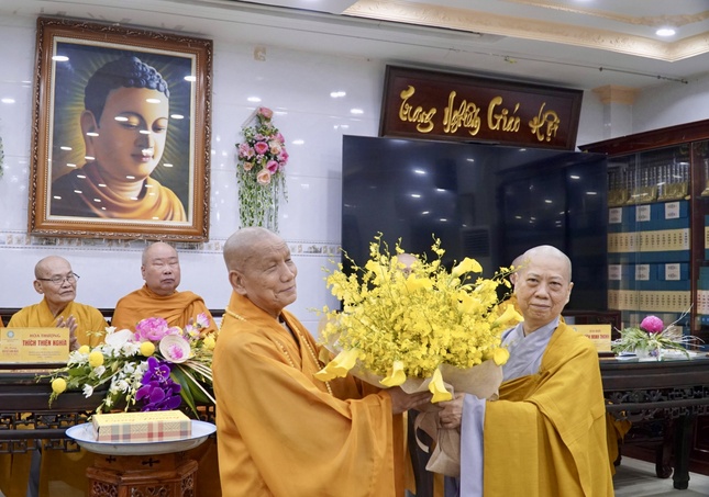 Ni sư Thích nữ Như Hiền, Hóa chủ trường hạ chùa Bồ Đề Lan Nhã tri ân chư tôn đức quang lâm thăm, sách tấn hành giả an cư