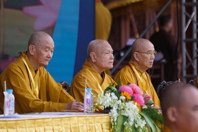 Chứ vị Trưởng lão Hòa thượng chứng minh