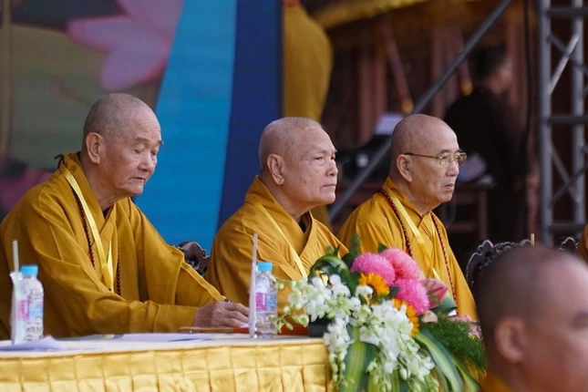 Chứ vị Trưởng lão Hòa thượng chứng minh