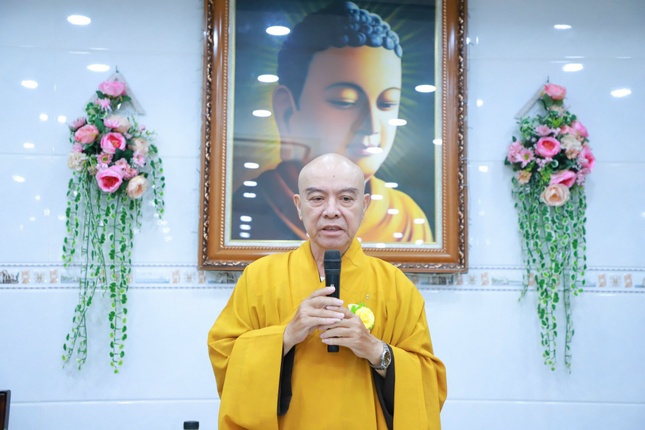 Hòa thượng Phó trưởng Ban Trị sự GHPGVN TP.HCM ban đạo từ