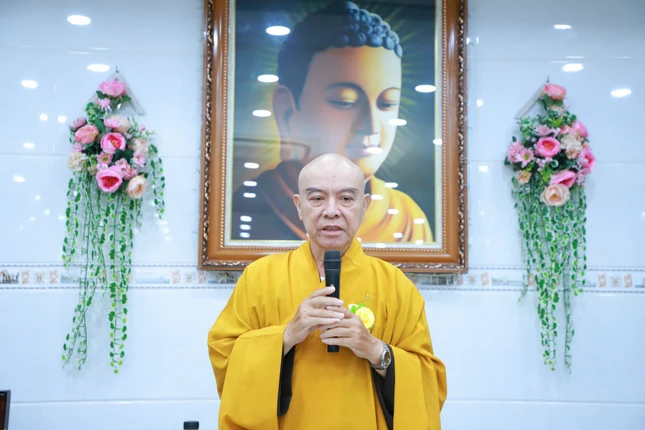 Hòa thượng Phó trưởng Ban Trị sự GHPGVN TP.HCM ban đạo từ