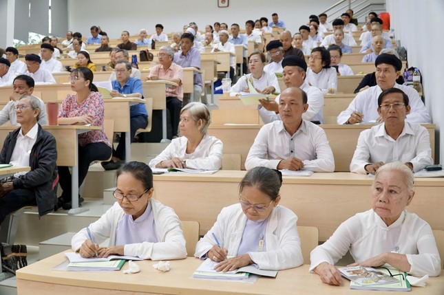 130 chức sắc, chức việc các tôn giáo tham gia lớp học 130 chức sắc, chức việc các tôn giáo tham gia lớp học