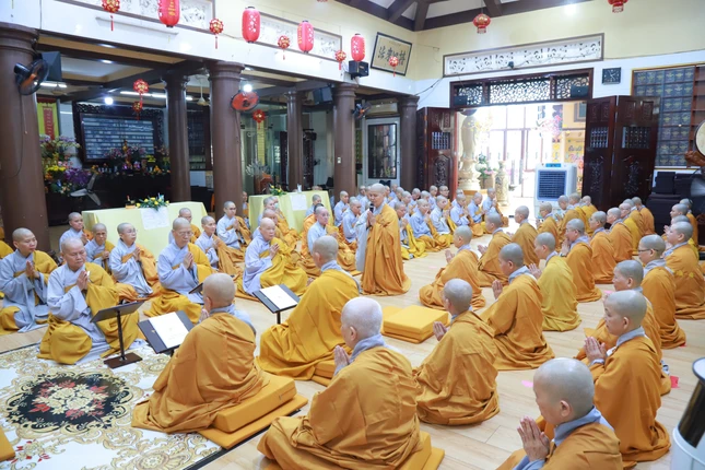 Chư hành giả tại hạ trường chùa Bồ Đề Lan Nhã (Q.6) Tự tứ sau 3 tháng cấm túc an cư Chư hành giả tại hạ trường chùa Bồ Đề Lan Nhã (Q.6) Tự tứ sau 3 tháng cấm túc an cư