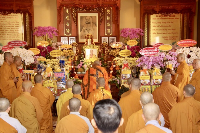 Lễ tưởng niệm tại Tổ đường tu viện Huệ Quang