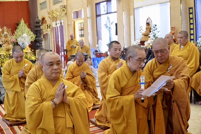 Môn đồ đệ tử dâng lời tưởng niệm, nhớ về công đức của Trưởng lão Hòa thượng Thích Thiện Chơn