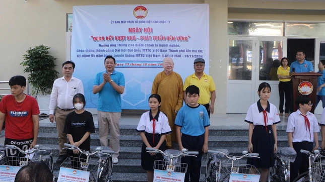 8 chiếc xe đạp, tổng trị giá 12 triệu đồng được Hòa thượng Thích Duy Trấn trao đến các em học sinh nghèo hiếu học trên địa bàn Q.11 8 chiếc xe đạp, tổng trị giá 12 triệu đồng được Hòa thượng Thích Duy Trấn trao đến các em học sinh nghèo hiếu học trên địa bàn Q.11