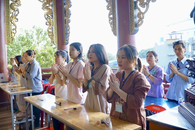 Nhiều Phật tử trẻ tham dự