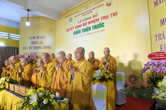 Chư tôn đức trong nghi thức niệm Phật cầu gia hộ