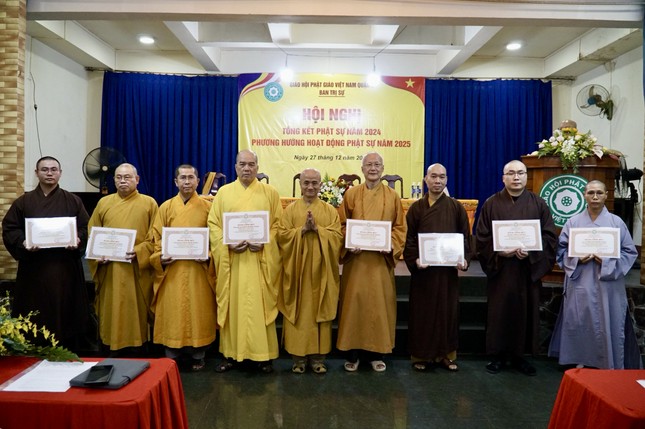 Chư tôn đức Tăng Ni Phật giáo Q.5 nhận Bằng công đức từ Ban Trị sự GHPGVN TP.HCM Chư tôn đức Tăng Ni Phật giáo Q.5 nhận Bằng công đức từ Ban Trị sự GHPGVN TP.HCM
