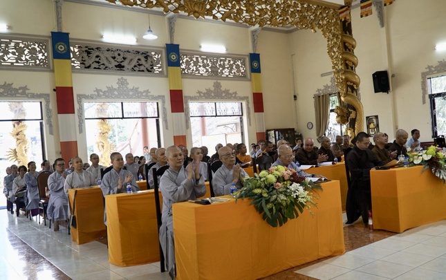 Tăng Ni, Phật tử và khách mời tham dự hoan hỷ trước kết quả công tác Phật sự của Phật giáo quận Tăng Ni, Phật tử và khách mời tham dự hoan hỷ trước kết quả công tác Phật sự của Phật giáo quận