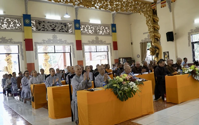 Tăng Ni, Phật tử và khách mời tham dự hoan hỷ trước kết quả công tác Phật sự của Phật giáo quận