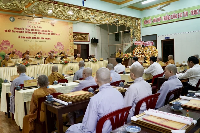 Chư tôn đức Tăng Ni và đại biểu tham dự Chư tôn đức Tăng Ni và đại biểu tham dự