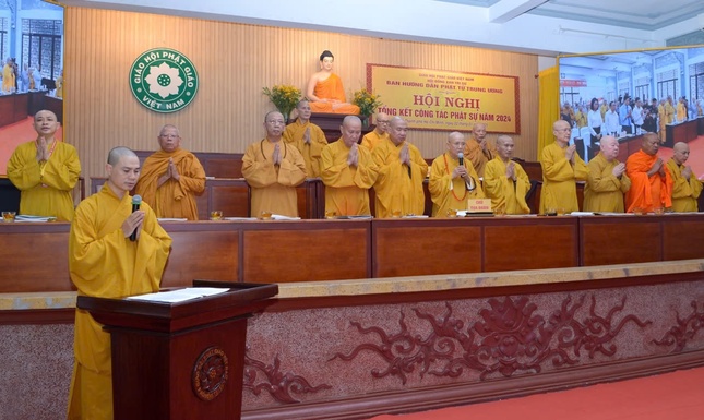 Chư tôn đức niệm Phật cầu gia bị