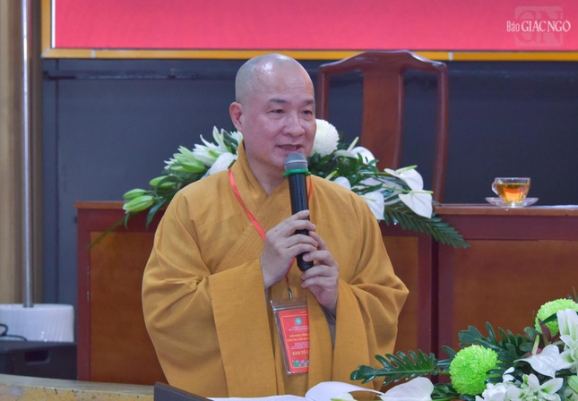 Đại đức Thích Trí Huệ, Chánh Thư ký Ban Từ thiện xã hội T.Ư báo cáo