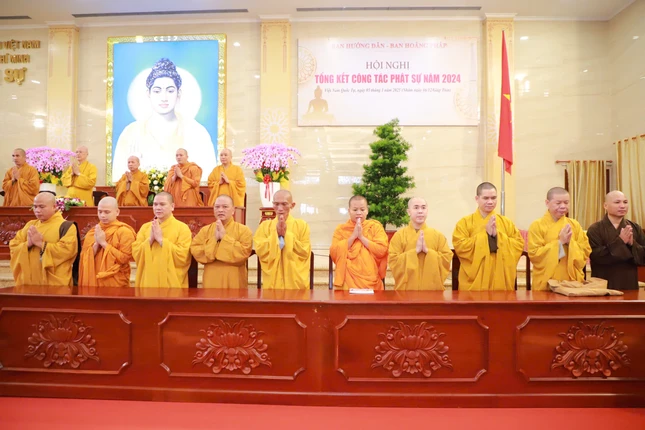 Chư tôn đức niệm Phật cầu gia bị