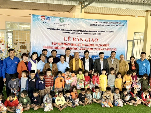 Ngôi trường mới cho em kịp đón xuân về - Ảnh: Minh Đăng Ngôi trường mới cho em kịp đón xuân về - Ảnh: Minh Đăng