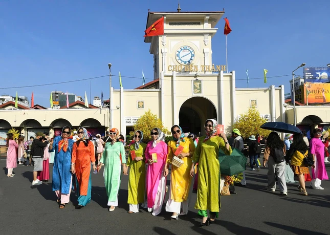 Sắc xuân tại Chợ Bến Thành (Q.1, TP.HCM)