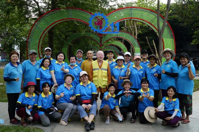 Thành viên Câu lạc bộ Hành Trình Xanh kết thúc năm 2024 với hoạt động ý nghĩa vệ sinh đường phố chiều 29 Tết Thành viên Câu lạc bộ Hành Trình Xanh kết thúc năm 2024 với hoạt động ý nghĩa vệ sinh đường phố chiều 29 Tết