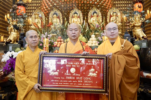 Ban Trị sự GHPGVN Q.5 chúc mừng Trưởng ban Đại diện Phật giáo người Hoa vừa được tấn phong hàm giáo phẩm Hòa thượng Ban Trị sự GHPGVN Q.5 chúc mừng Trưởng ban Đại diện Phật giáo người Hoa vừa được tấn phong hàm giáo phẩm Hòa thượng