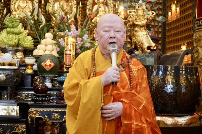 Hòa thượng Thích Duy Trấn cảm tạ Hòa thượng Thích Duy Trấn cảm tạ