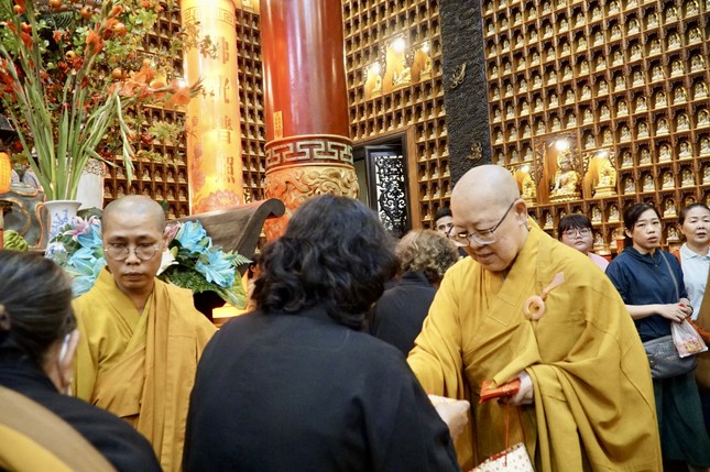 Phát lộc đầu năm đến Phật tử Phát lộc đầu năm đến Phật tử