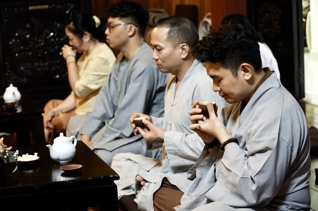 Thưởng trà với quán niệm về tình yêu thương và lòng biết ơn