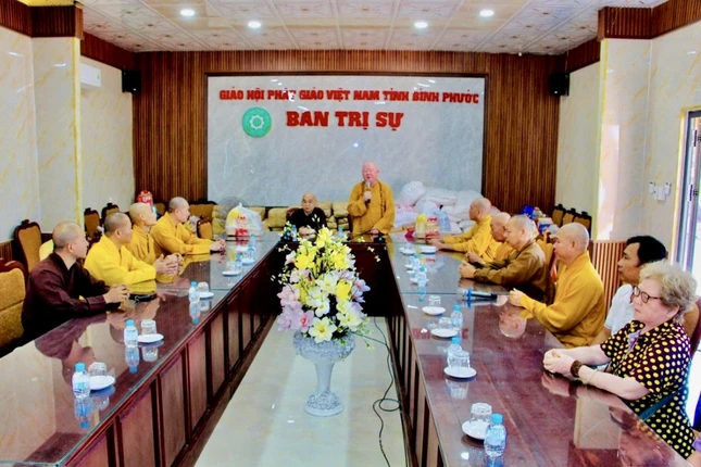 Hòa thượng Thích Duy Trấn chúc Tết đến chư tôn đức thành viên Ban Trị sự GHPGVN tỉnh Bình Phước Hòa thượng Thích Duy Trấn chúc Tết đến chư tôn đức thành viên Ban Trị sự GHPGVN tỉnh Bình Phước