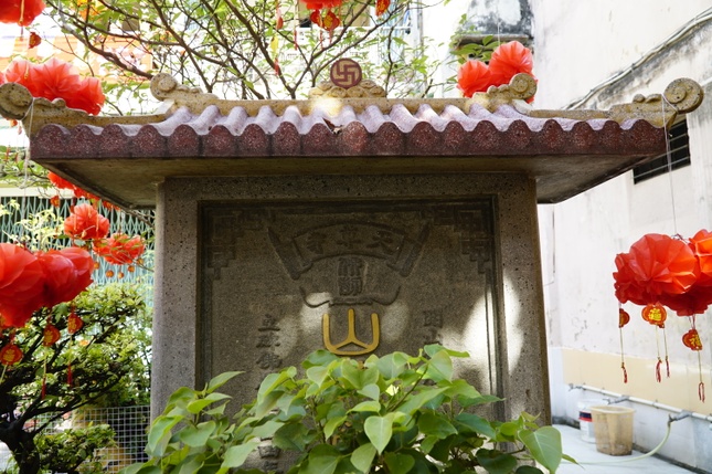 Biển hiệu chùa Thiên Tôn