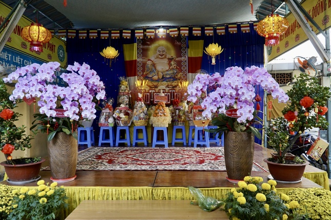 Góc xuân vườn chùa Thiên Tôn