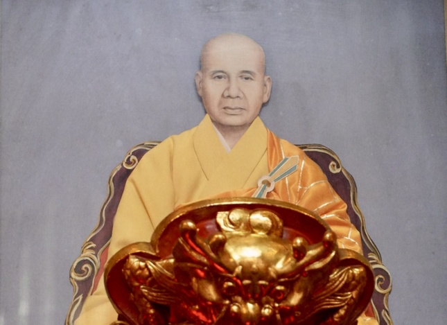 Cố Hòa thượng Thích Minh Đức, khai sơn chùa Thiên tôn, Phó Chủ tịch Hội đồng Chỉ đạo Trung ương kiêm Viện trưởng Viện Hoằng đạo Giáo hội Phật giáo Cổ truyền Việt Nam, Thiền chủ Hội Lục Hòa Tăng trọn đời gắn liền với đạo pháp, dân tộc