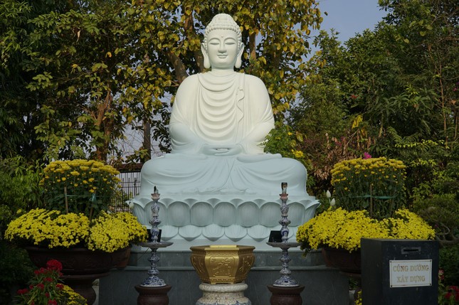 Góc bình yên bên trong ngôi chùa quê giáp ranh TP.HCM