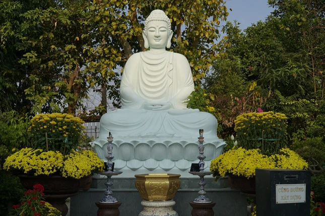 Góc bình yên bên trong ngôi chùa quê giáp ranh TP.HCM